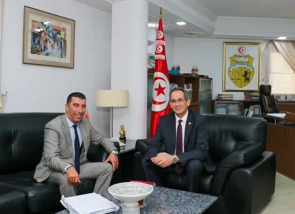 منذر بلعيد يتسلّم التقرير السنوي لنشاط الهيئة العامة لمراقبة المصاريف العمومية بعنوان سنة 2024. 