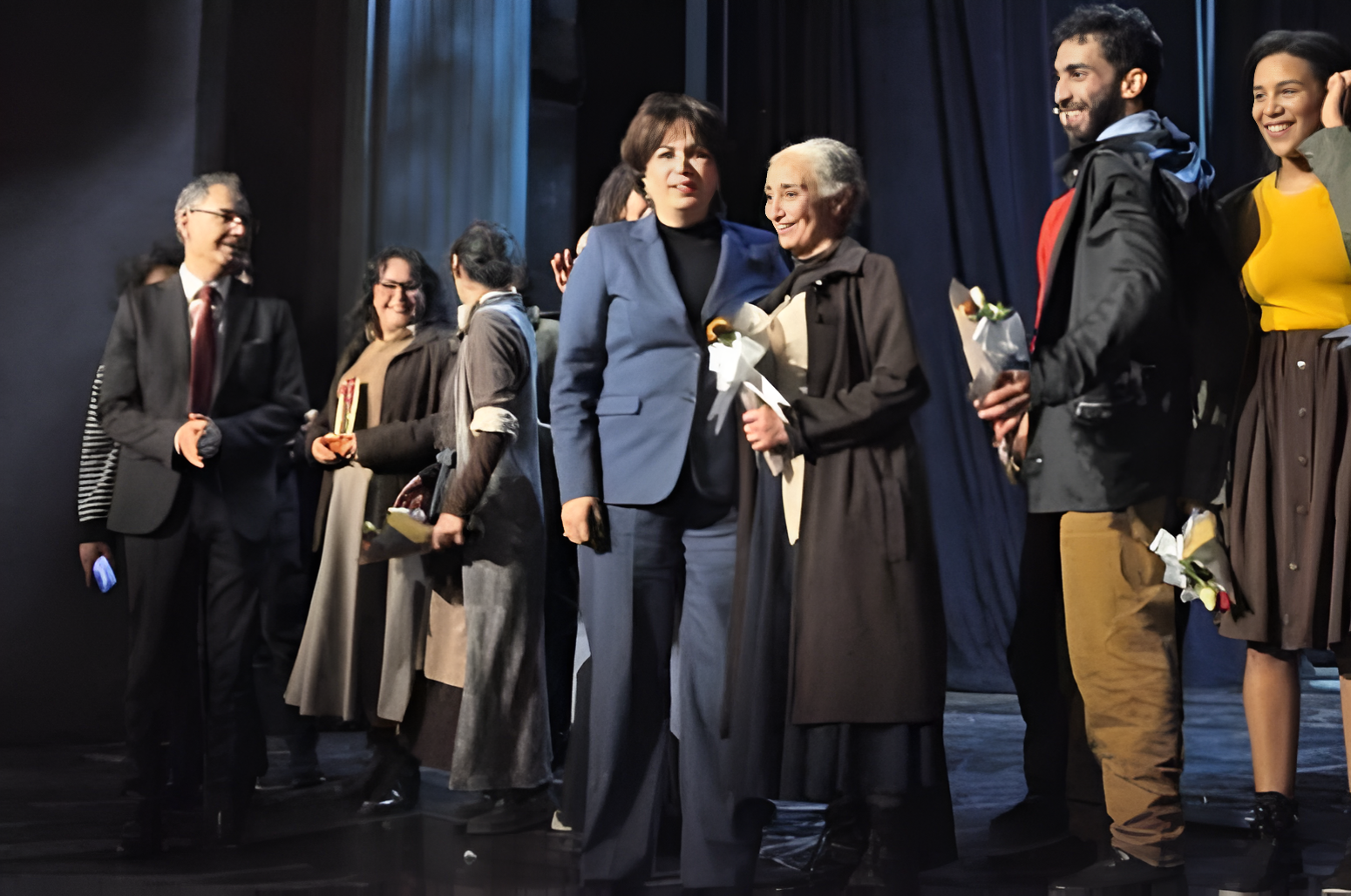   إقبال جماهيري كبير على مسرحية «الهاربات» في الجزائر ضمن المهرجان الوطني للمسرح المحترف