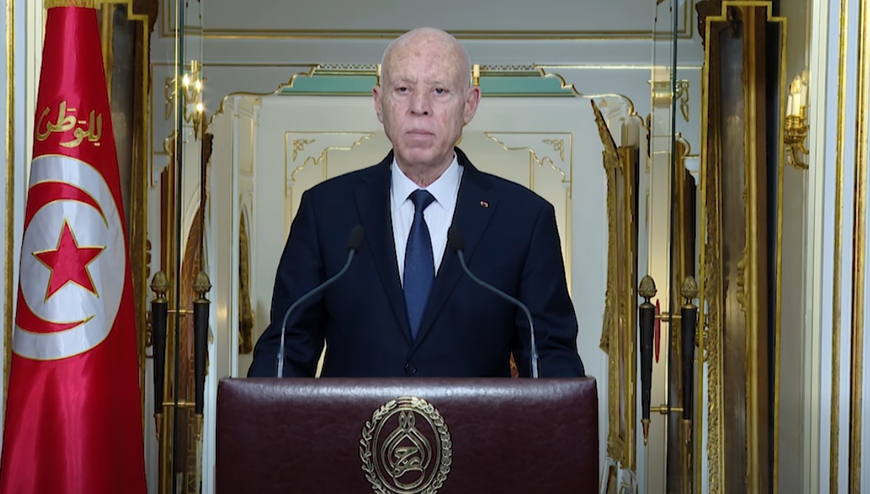 رئيس الجمهورية مهنئا التونسيين بالعام الجديد: المستقبل بين أيدينا وسنفتح في أقرب الأجال  كل الأبواب أمام الشباب