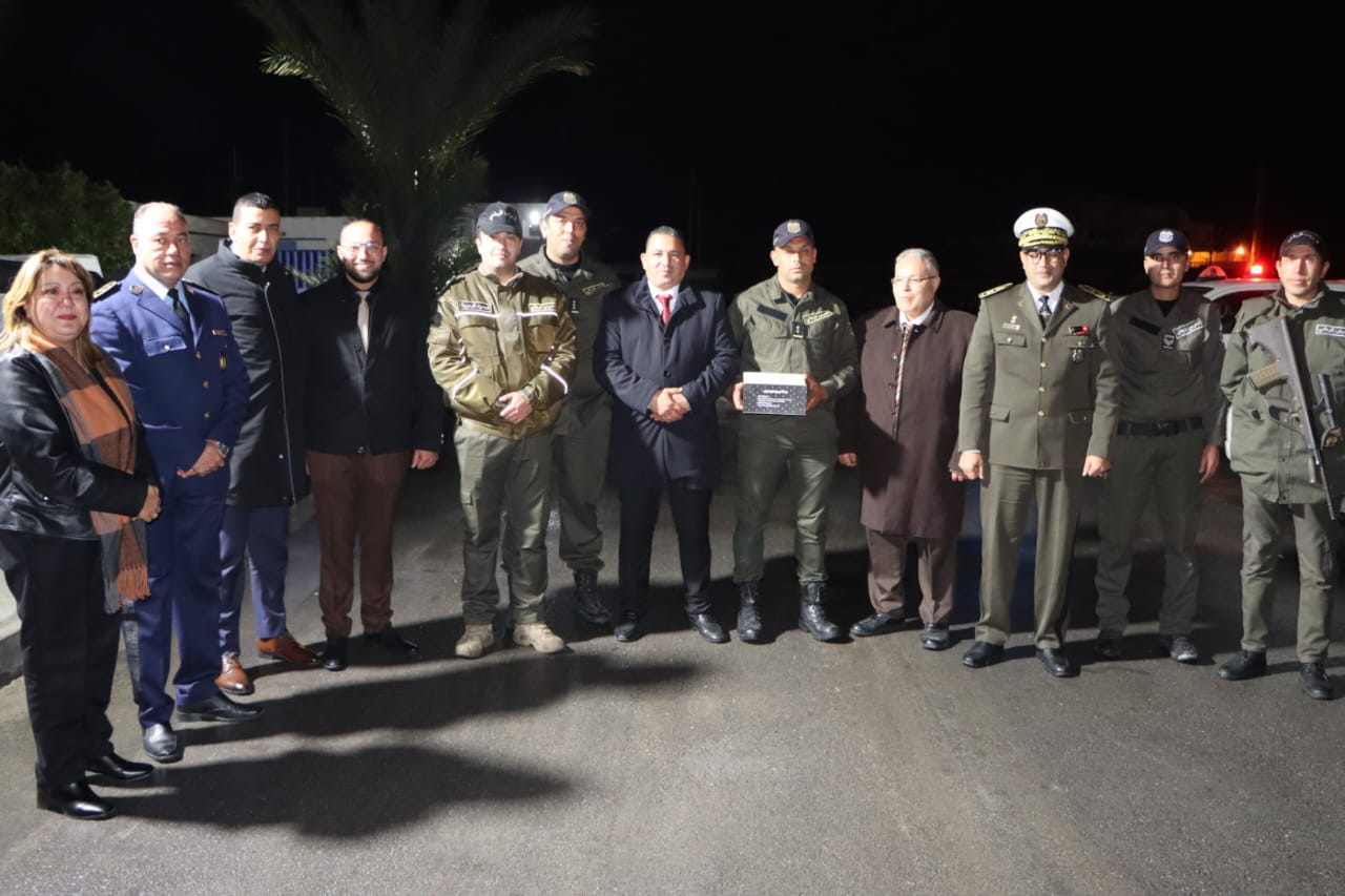 والي المنستير يزور بعض الدوريات الأمنية بالجهة لتهنئتهم بحلول السنة الإدارية الجديدة 2026.