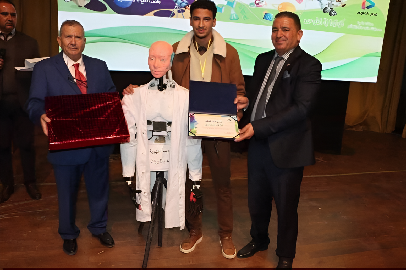 التلميذ لؤي نصري يسخّر الروبوتيك لكسر عزلة كبار السنّ ومرضى الزهايمر وأطفال طيف التوحّد