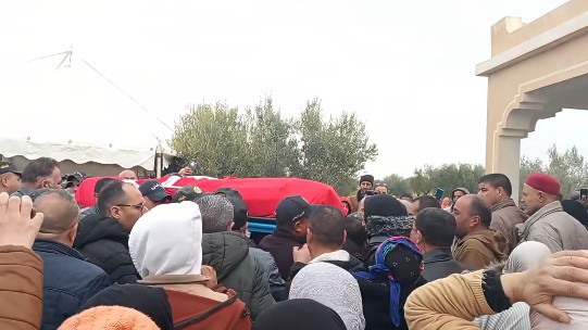 سيدي بوزيد: تشييع جثمان عون الأمن الشهيد مروان قادري إلى مثواه الأخير