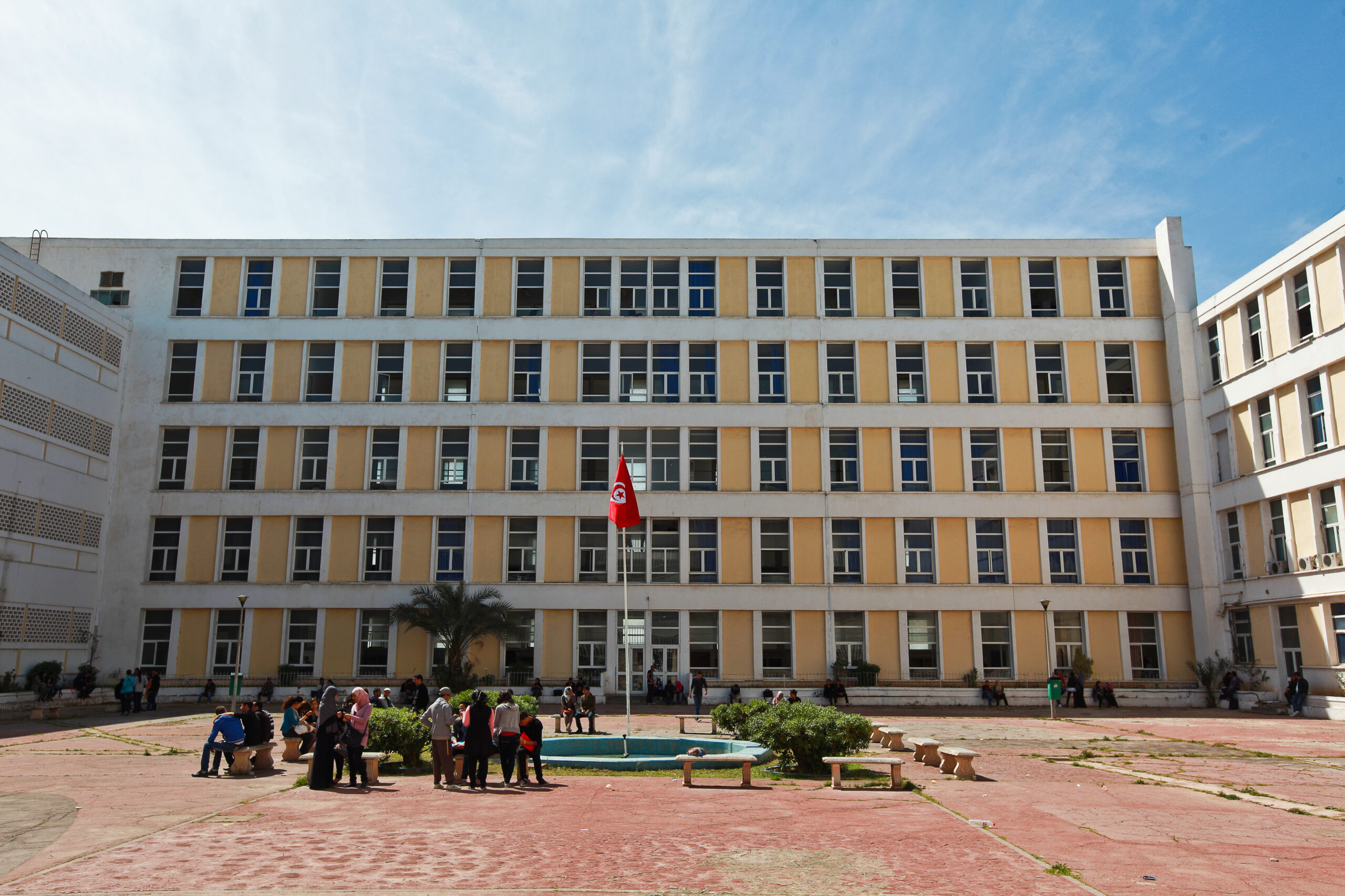 كلية العلوم الانسانية والاجتماعية بتونس تنظم يومي 9 و10 فيفري 2026 الملتقى الدولي 19 "جيوريسك" حول المخاطر البيئية في المتوسط