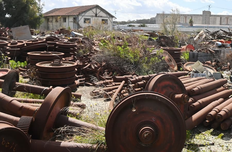 وزارة الصناعة: شركة "الفولاذ" شرعت في تسلم منقولات تحتوي على مادة الحديد ولم تعد صالحة للاستعمال