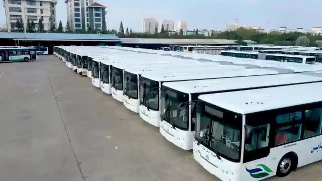 Tunisie : lancement du transport de la première tranche de 461 nouveaux bus depuis la Chine