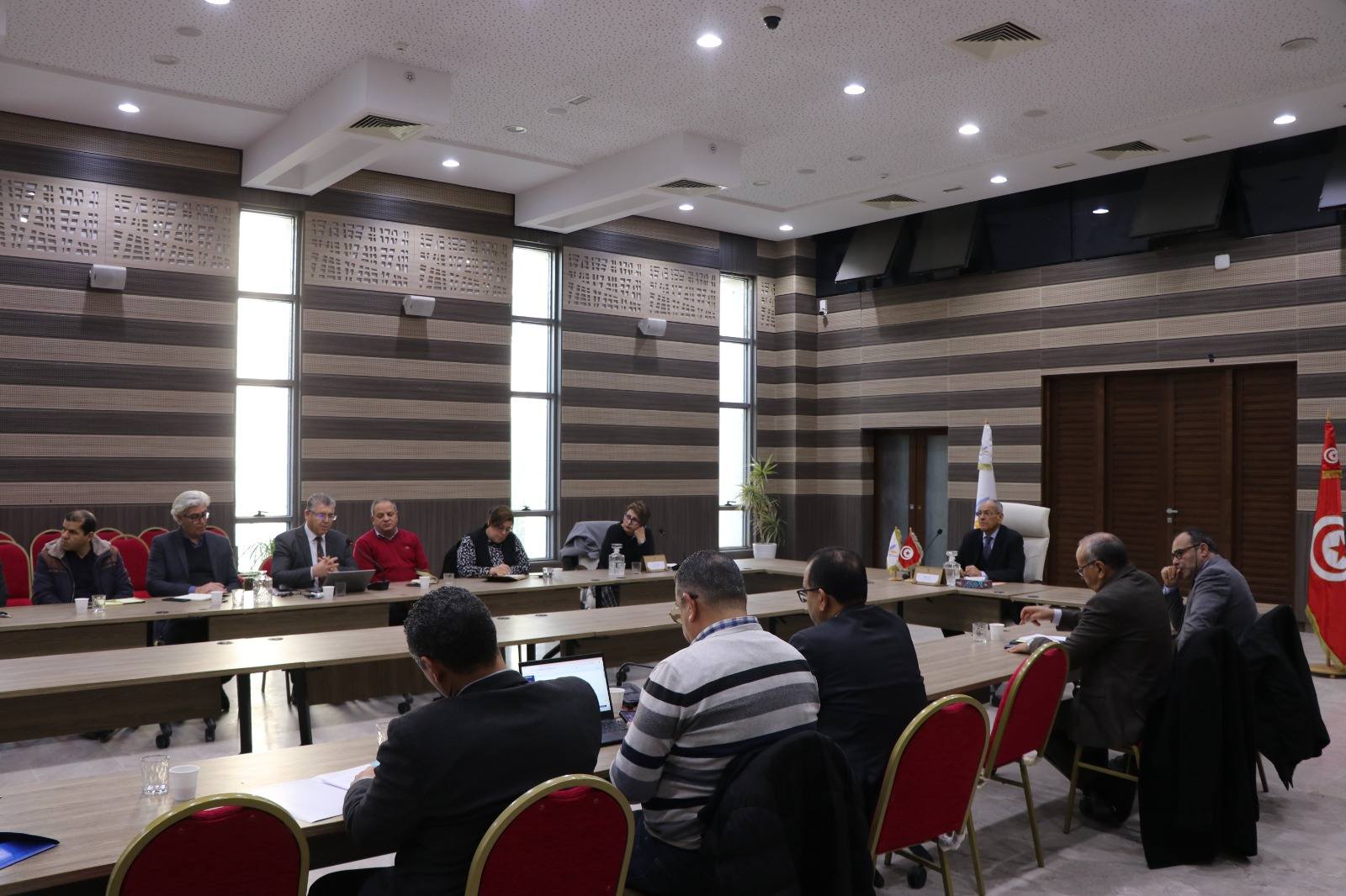 وزير البيئة يؤكد ضرورة رقمنة الخدمات المتعلقة بإسناد الرخص