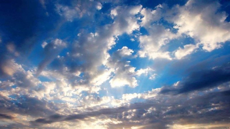 سماء مغيمة جزئيا على كامل البلاد فتدريجيا كثيفة السحب بالمناطق الغربية