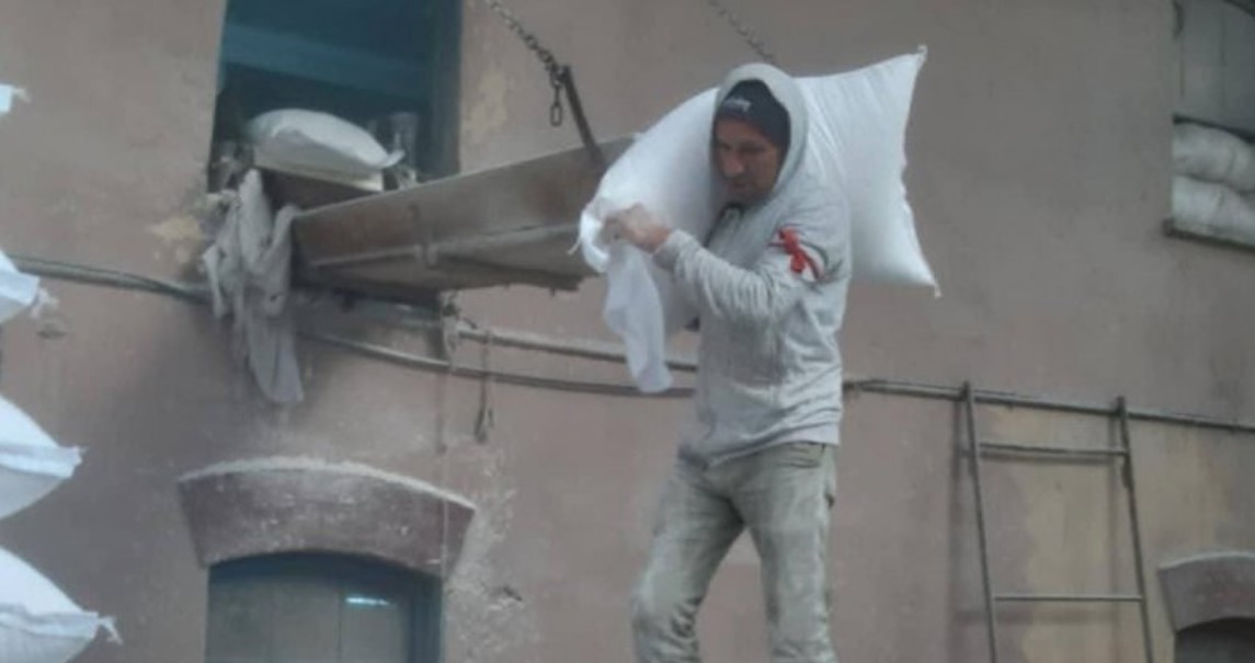 عمال المطاحن والعجين الغذائي يتمسكون بمطلب الزيادة في الأجور