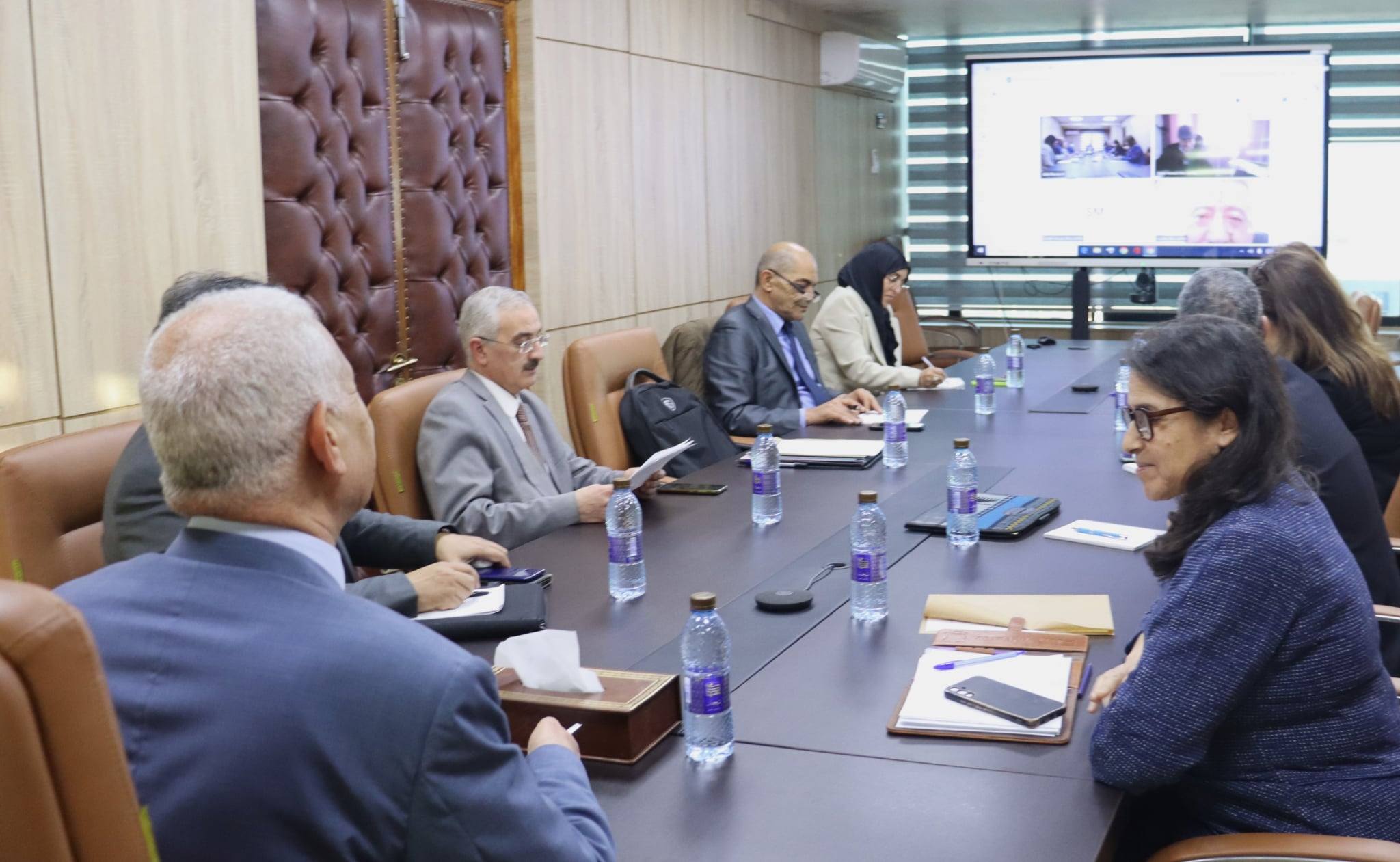 وزير التجارة يؤكد ضرورة مُعالجة الإشكاليات وتذليل الصعوبات لإنجاح موسم جني الزيتون وحُسن ترويج الزيت