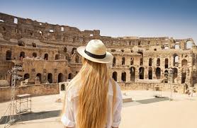 عائدات تونس من السياحة تتجاوز 8 مليار دينار