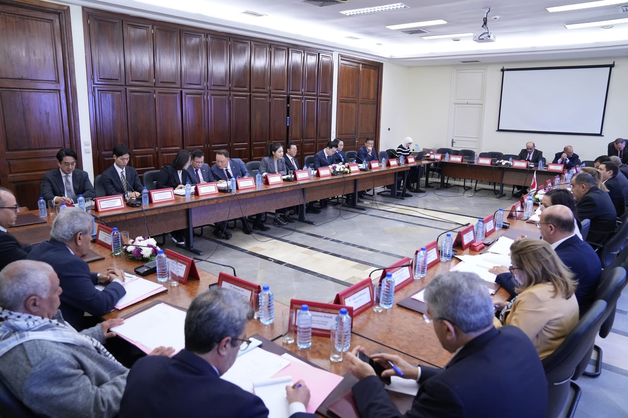 مجموعة التّعاون البرلماني مع البلدان الآسيوية تعقد جلسة عمل مع وفد مجموعة الصّداقة البرلمانية جمهورية كوريا – تونس