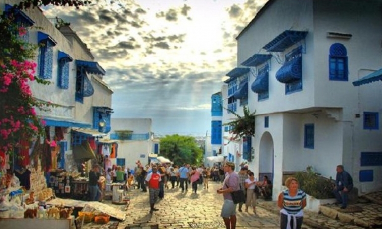 عائدات تونس من السياحة تتجاوز 8 مليار دينار