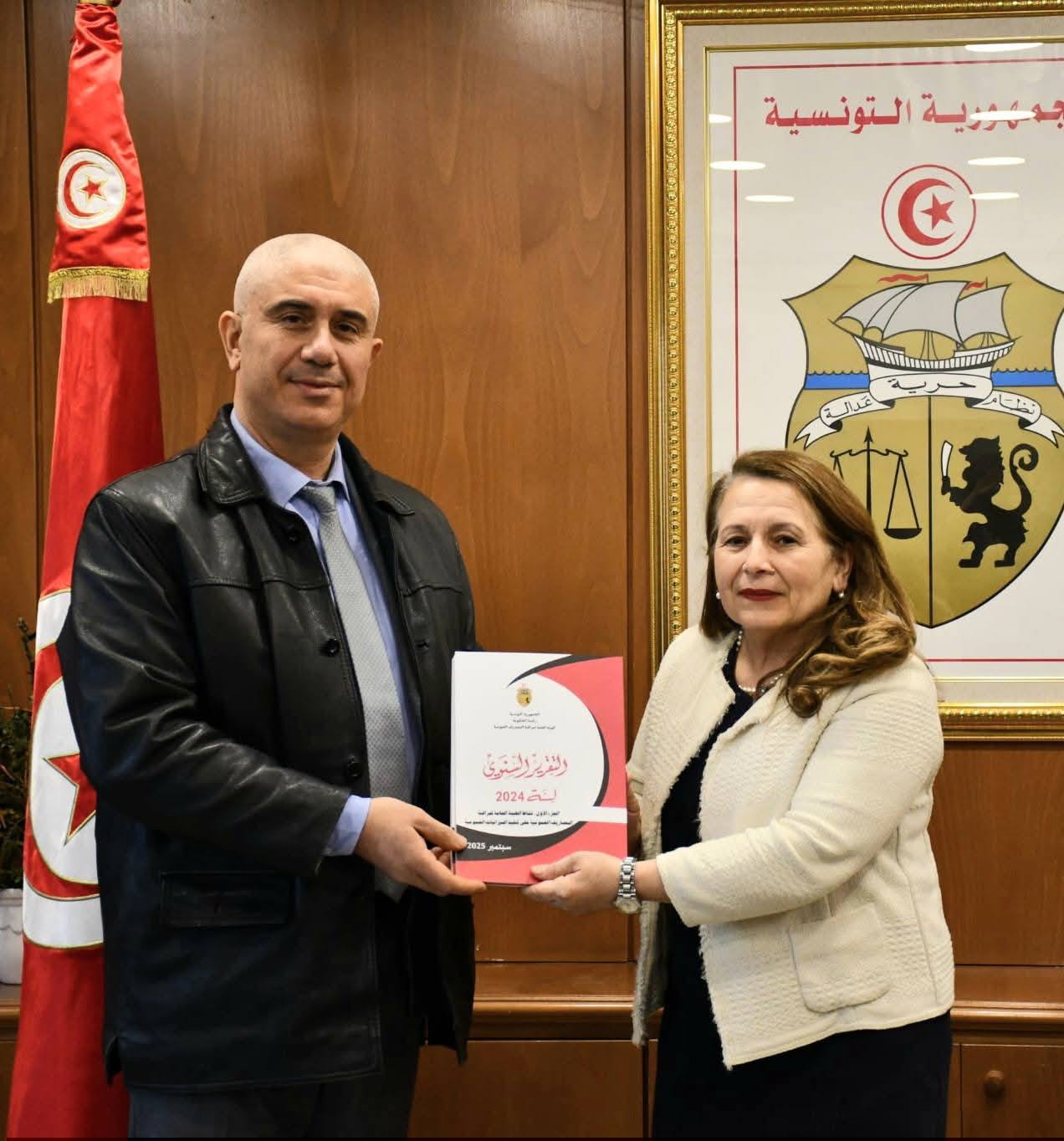 وزيرة الصناعة تتسلم التقرير السنوى الرقابي لمراقبة المصاريف العمومية لسنة 2024