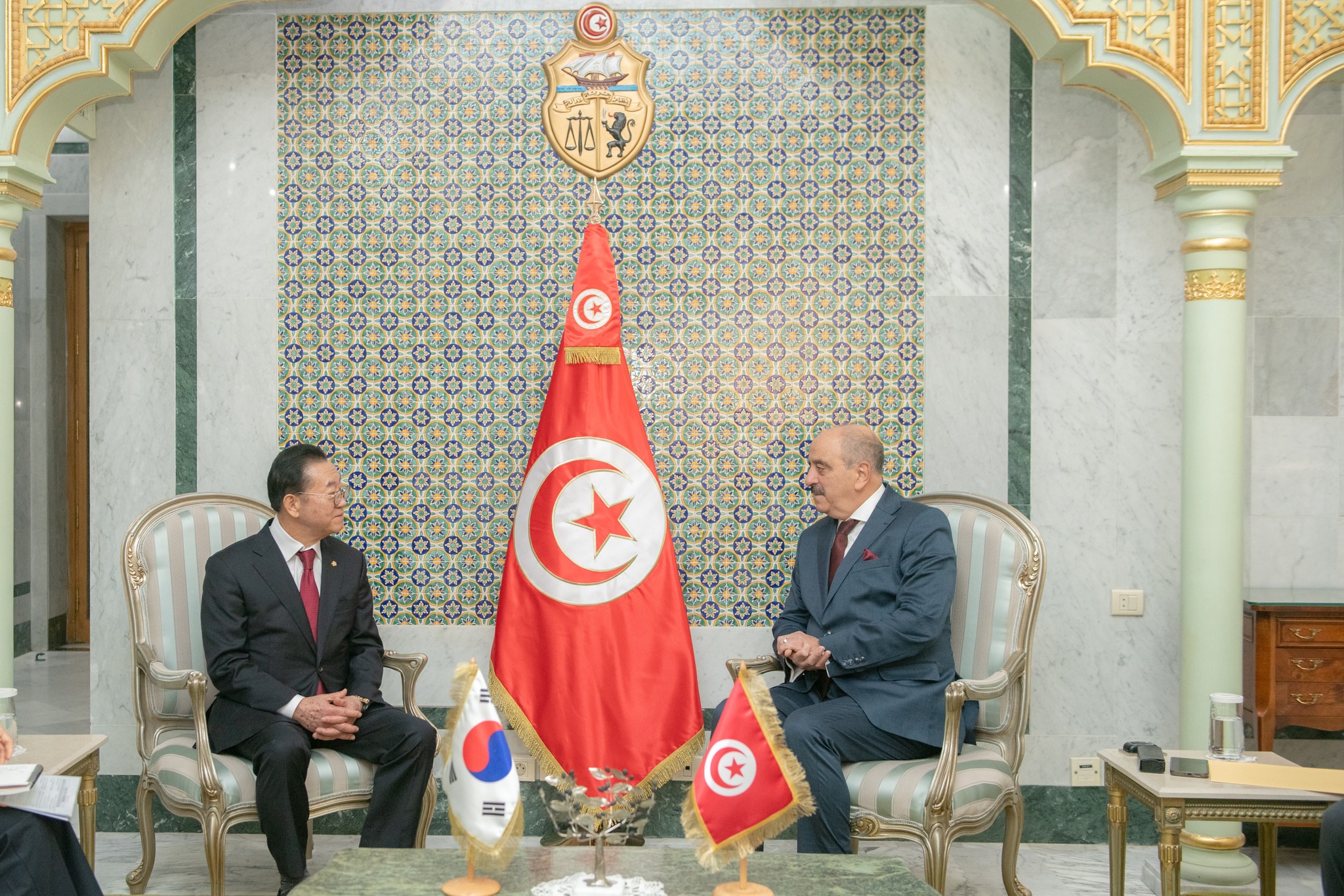وزير الخارجية يلتقي رئيس مجموعة الصداقة البرلمانية الكورية التونسية