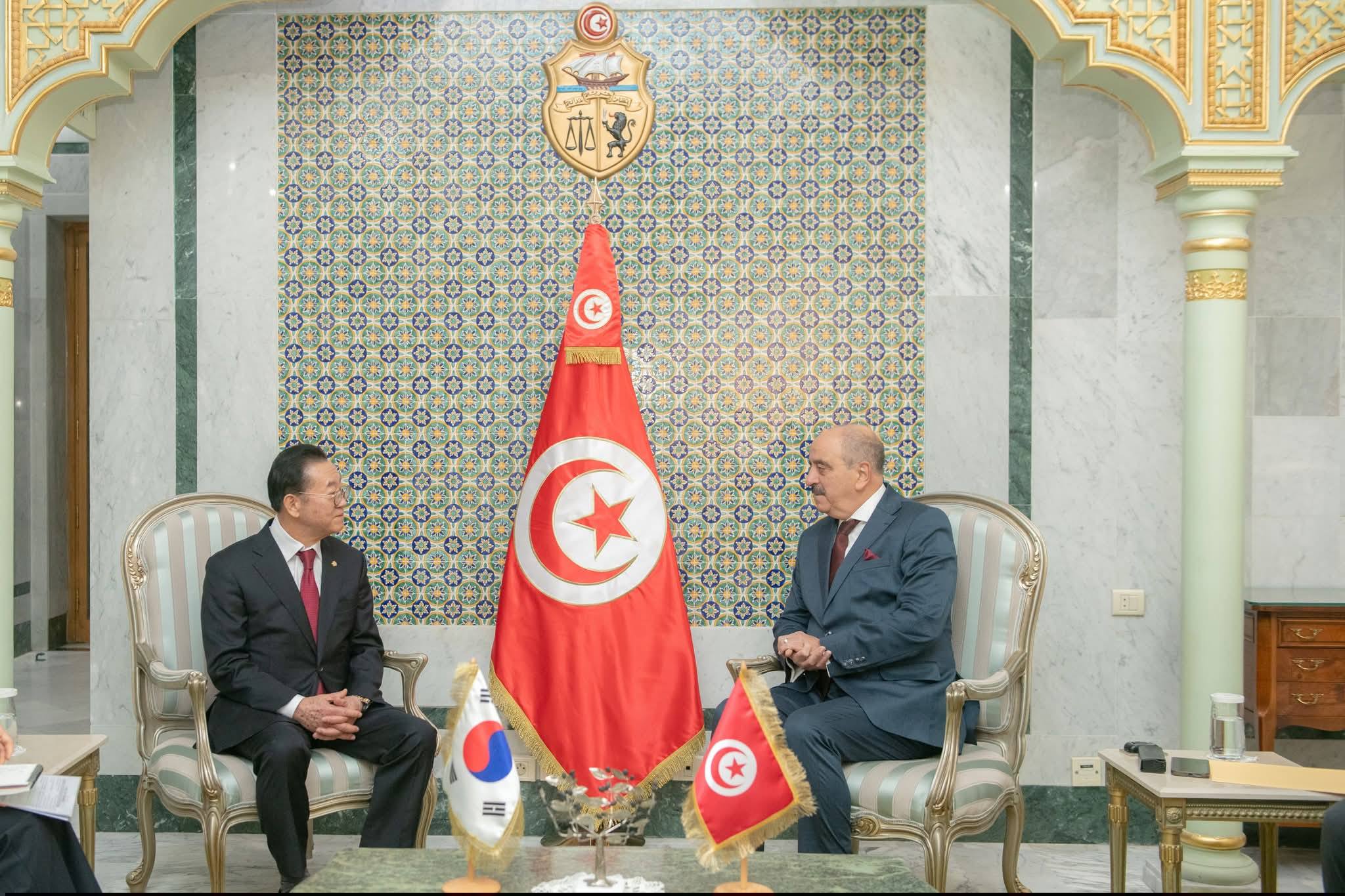 رئيس "مجموعة الصداقة البرلمانية الكورية التونسية يؤكد أهمية الترويج لزيت الزيتون التونسي في كوريا الجنوبية