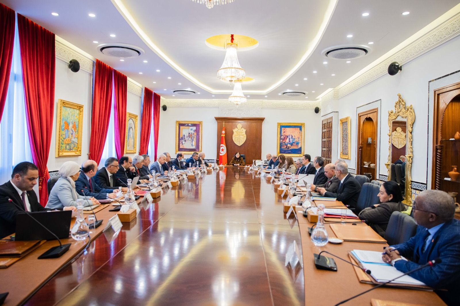 رئيسة الحكومة تؤكد، في اجتماع مجلس الوزراء، ضرورة إيجاد الحلول الحينيّة للإشكاليات التي تعترض تقدّم المشاريع