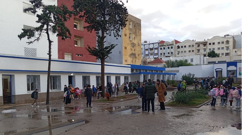 غلق قاعتيْ تدريس بالمدرسة الإبتدائية الجمهوريّة بزاوية سوسة بسبب تسرّب مياه الأمطار