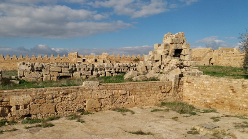 الانطلاق في تنفيذ مشروع تهيئة شباك التذاكر وتعزيز شروط السلامة بالبرج الاثري بقليبية