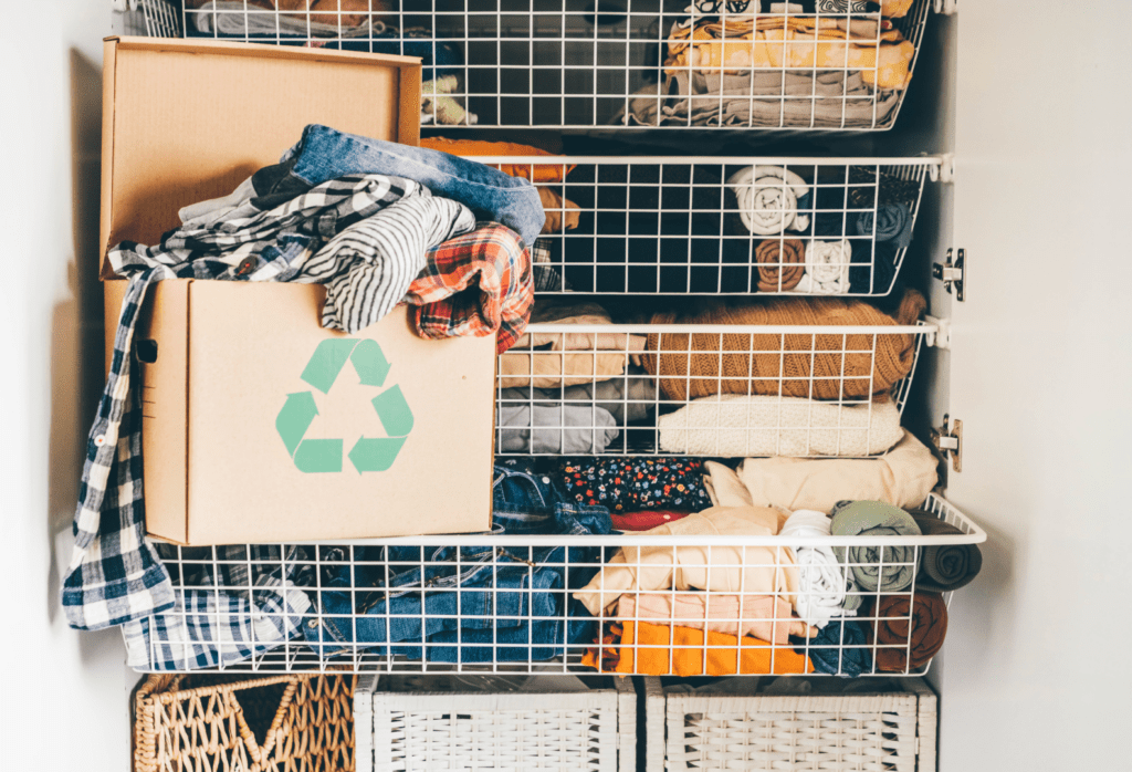 الأول من نوعه في تونس: مشروع نموذجي لجمع الملابس المستعملة وإعادة تدويرها