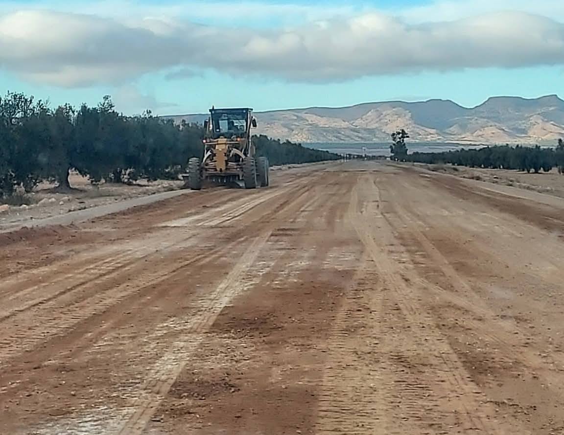 القصرين: انطلاق أشغال تهيئة الطريق الجهوية 84 الرابطة بين معتمديتي سبيطلة والعيون بعد سنوات من التعطيل