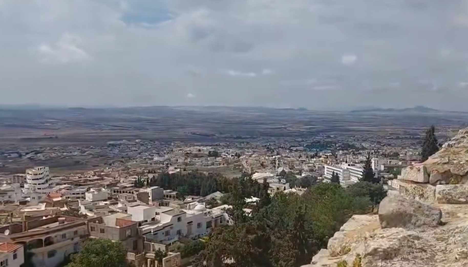 بولاية الكاف متابعة  تقدم تنفيذ مشاريع التنمية المندمجة والبرنامج الجهوي للتنمية  وحل الاشكاليات التي تعترضها  