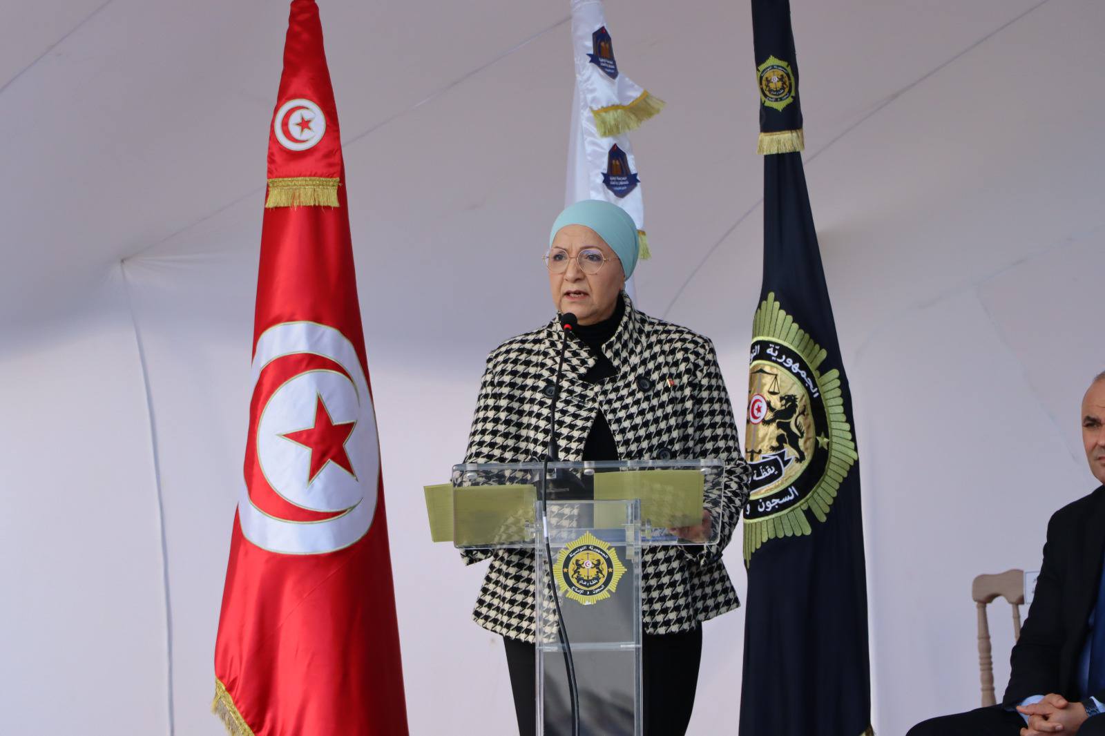  وزيرة العدل تدعو إلى الالتزام بالقانون والتقيد بالمعايير في التعامل مع المودعين بالسجون