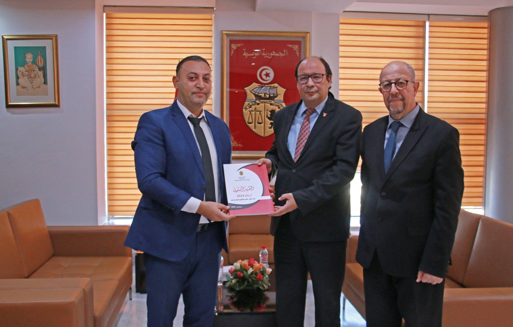 وزير تكنولوجيات الاتصال يتسلم التقرير السنوي لمراقبة المصاريف العمومية لسنة 2024 