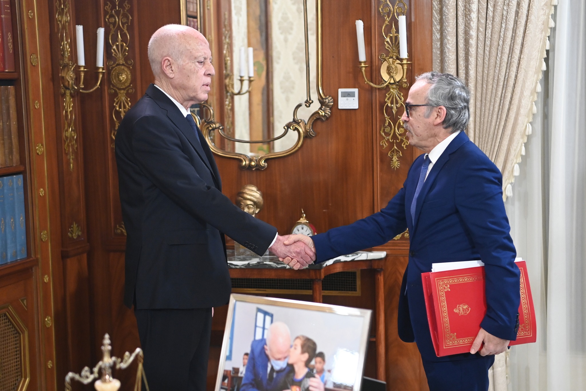 وضعية الصّناديق الاجتماعية، وخاصّة منها الصّندوق الوطني للتأمين على المرض أبرزمحاور لقاء رئيس الجمهوريّة بوزير الشّؤون الاجتماعية