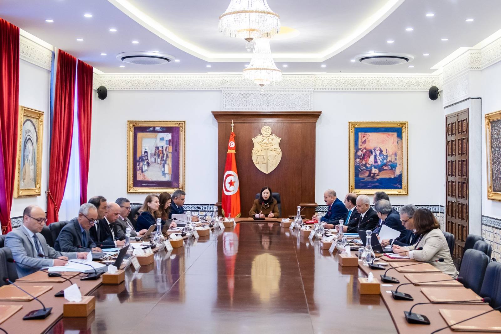 مجلس وزاري مضيق يقرّ جملة من الإجراءات لتطوير منظومة النقل العمومي