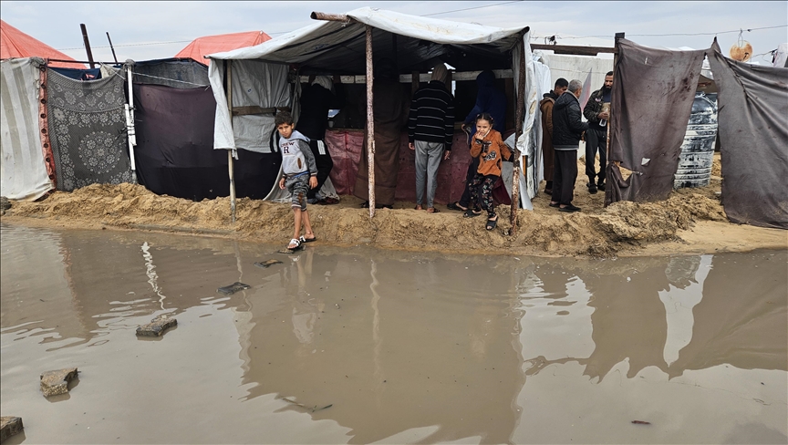 غزة: ارتفاع عدد ضحايا البرد القارس بالقطاع إلى 7 قتلى من الأطفال اضافة إلى مقتل 24 شخصا آخرين جراء انهيارات المنازل