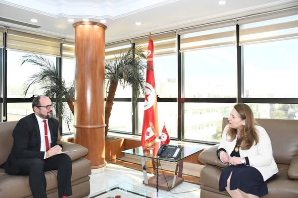 تعزيز التعاون المشترك التونسي الكندي في القطاعات الراجعة بالنظر لوزارة الصناعة.