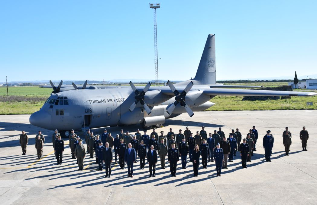 وزارة الدفاع: جيش الطيران يتسلم طائرة نقل عسكرية من نوع "C-130"