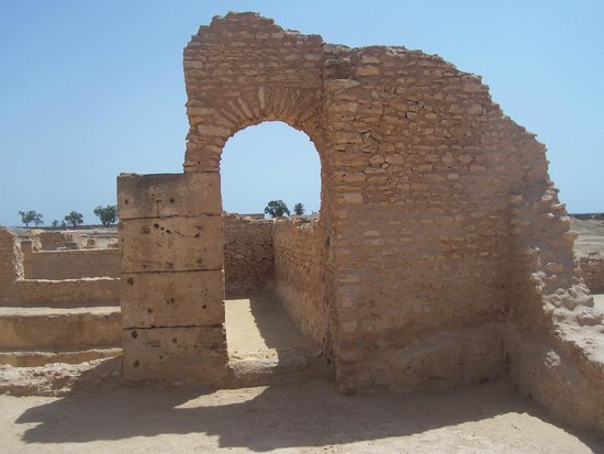 صفاقس : جلسة عمل لتعزيز تثمين المعالم التراثية بالجهة في إطار شراكة مؤسساتية