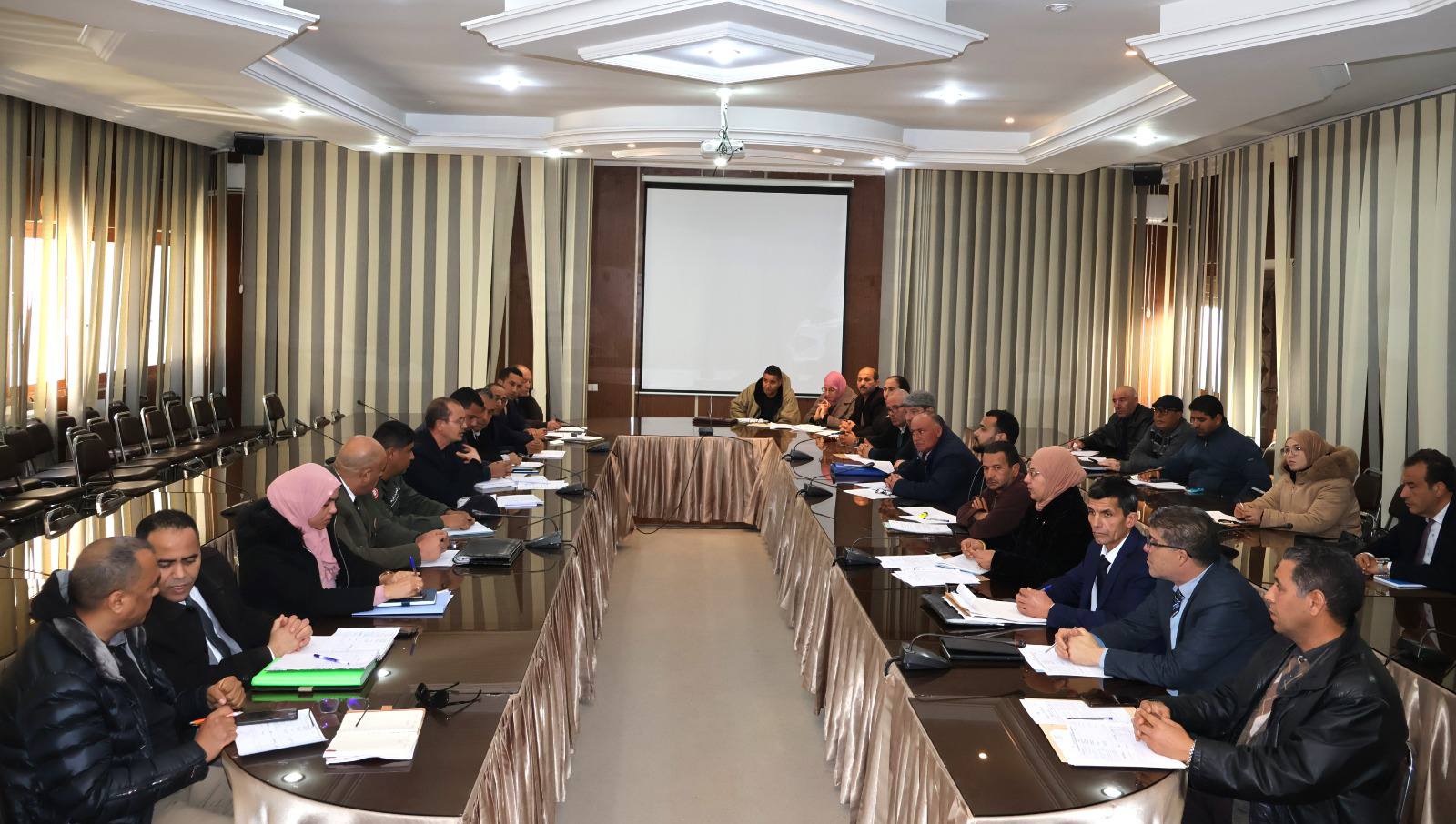 سليانة:متابعة نسق تقدم إنجاز مراجعة أمثلة التهيئة العمرانية ومتابعة الوضع البيئي