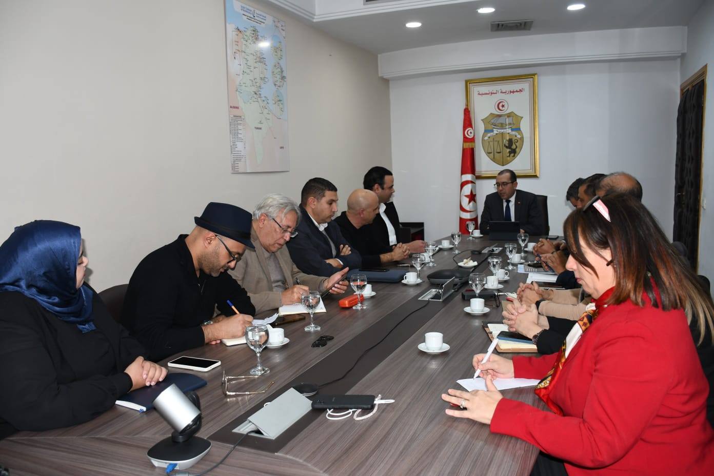 بحث سبل تعزيز مساهمة القطاع الخاص في النهوض بالطاقات المتجددة 