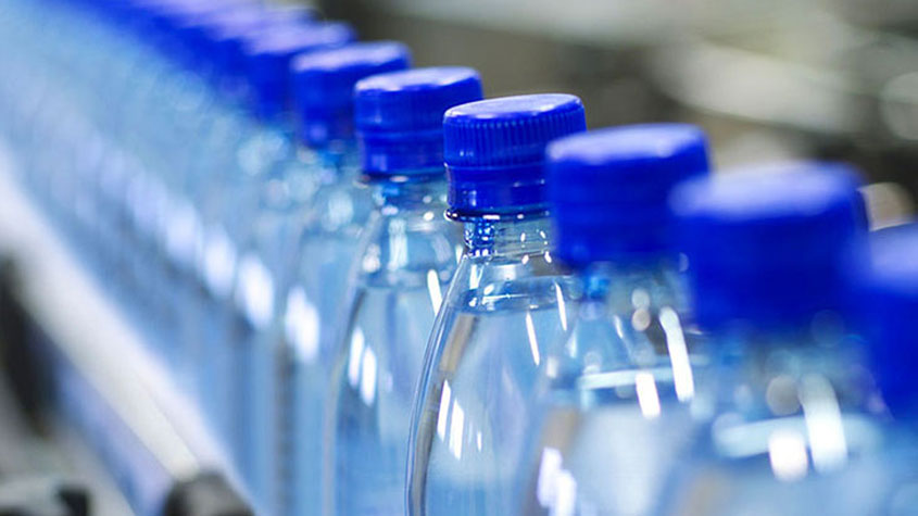 خلال التسعة أشهر الأولى من 2025: حجم الاستهلاك الوطني للمياه المعلبة في تونس يبلغ 2,1 مليار لتر 