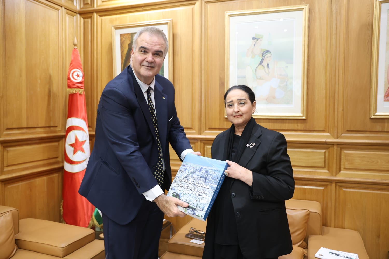 تعزيز علاقات التعاون الثقافي بين تونس وفلسطين محور لقاء بين وزيرة الشؤون الثقافية وسفير فلسطين بتونس
