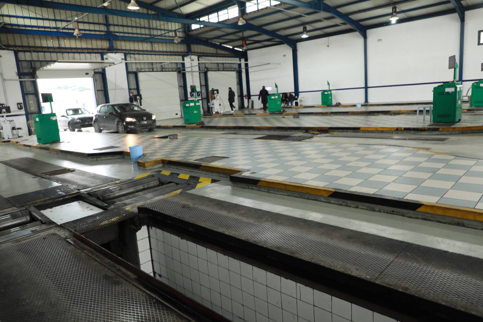 وزير النقل يعاين سير العمل بمرافق تابعة للوكالة الفنية للنقل البري