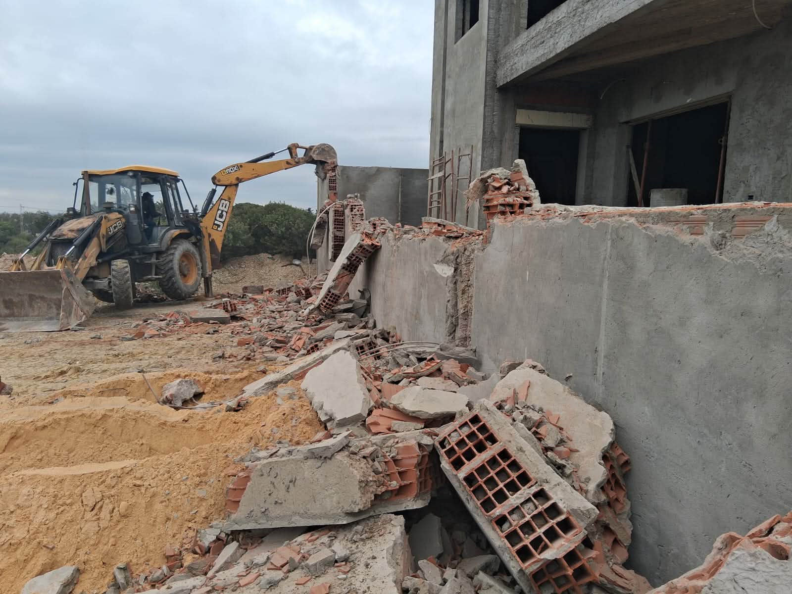 غار الملح: تنفيذ 7 قرارات هدم وإزالة لبناءات فوضوية بسيدي علي المكي