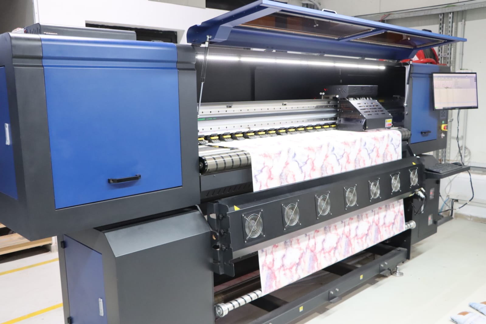 زيارة ميدانية إلى شركة سارتكس  بقصر هلال الرائدة في مجال النسيج وطنيا