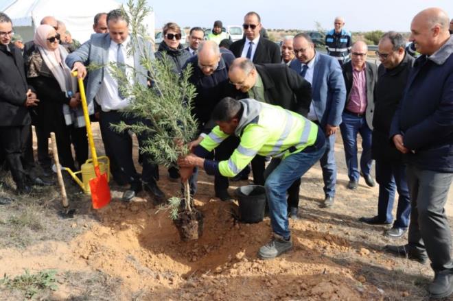 المهدية: وزير البيئة يشرف على انطلاق البرنامج الخاص بتشجير الطرقات السيارة في إطار برنامج "الحزام الأخضر"