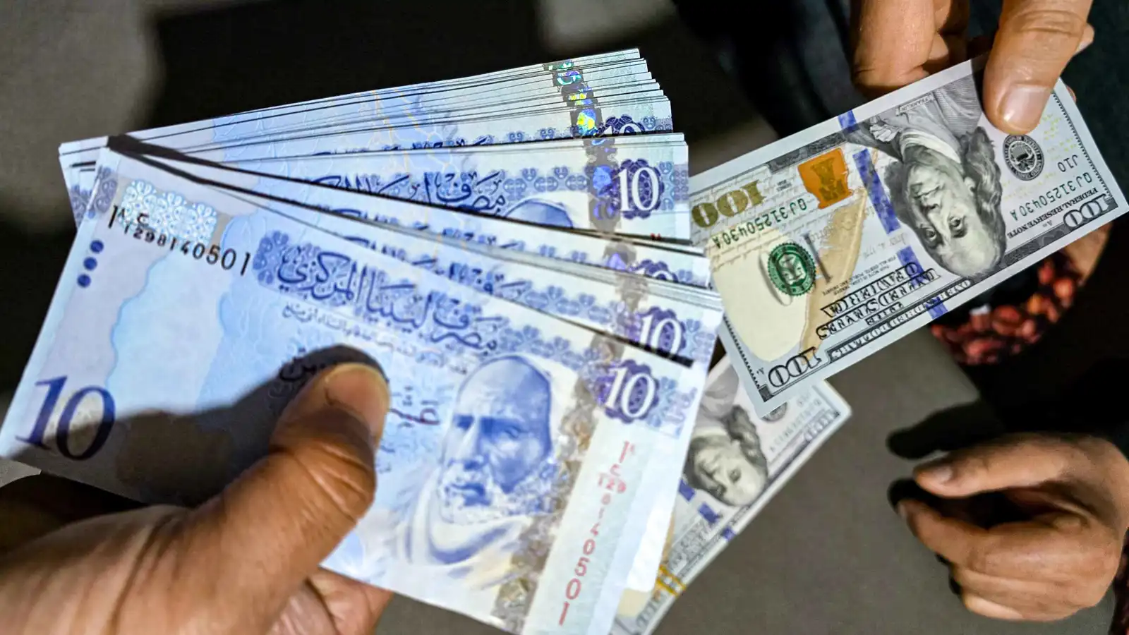 ليبيا تخفض قيمة الدينار 14.7% في ثاني إجراء خلال أقل من عام