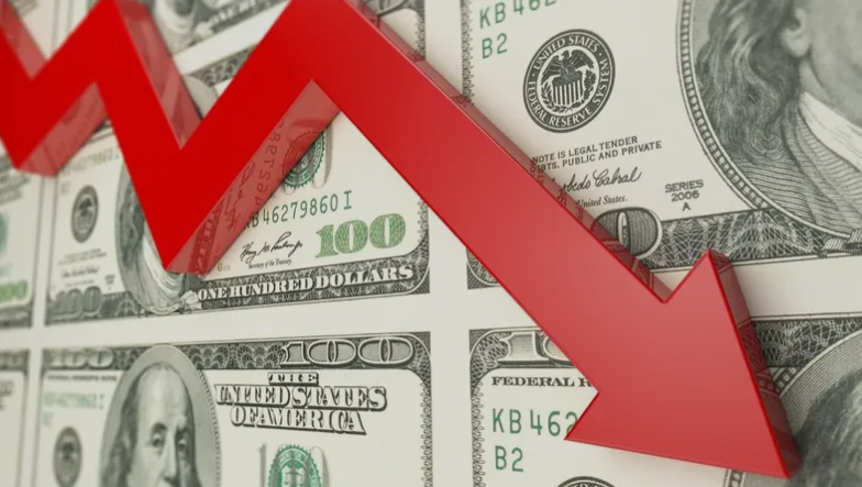 الدولار يتراجع في ظل الاتجاه للملاذات الآمنة وسط مخاوف من رسوم ترامب الجمركية