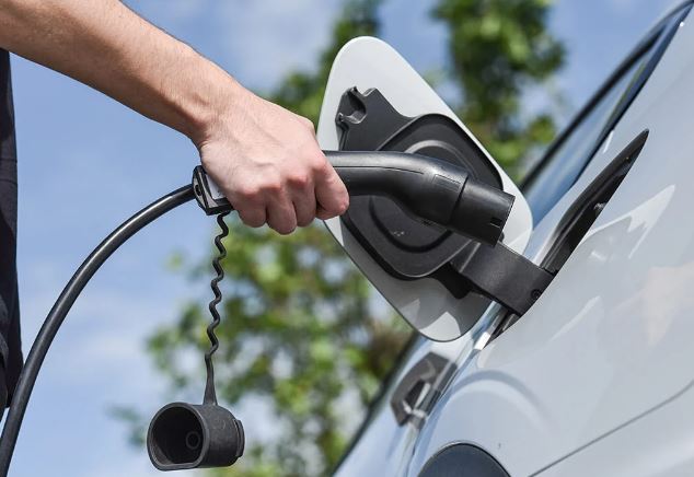 مدير إدارة النجاعة الطاقية يدعو إلى إحداث مراكز إضافية لشحن السيارات الكهربائية