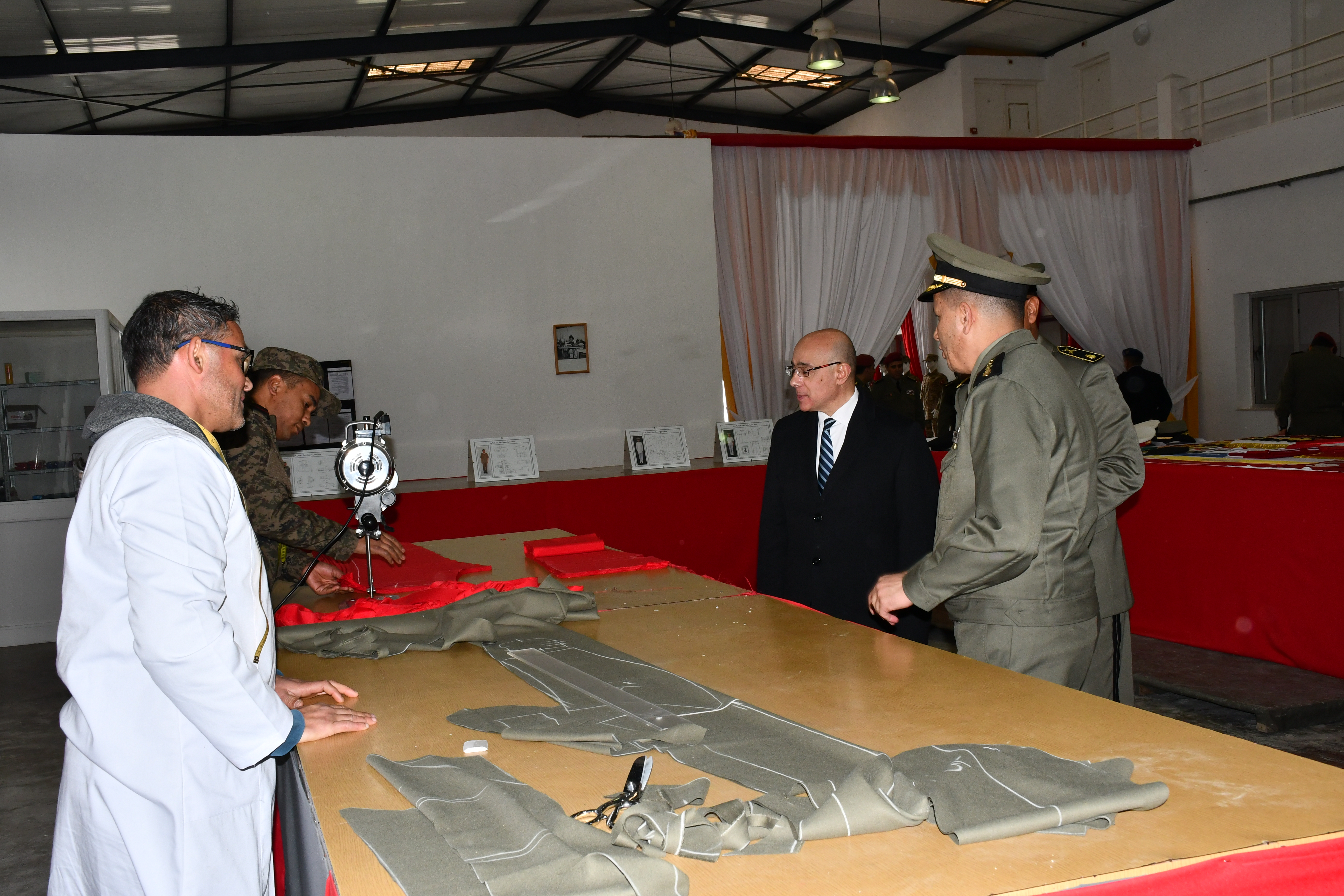 وزير الدفاع يؤدّي زيارة تفقد إلى الإدارة العامة للّباس والتموين