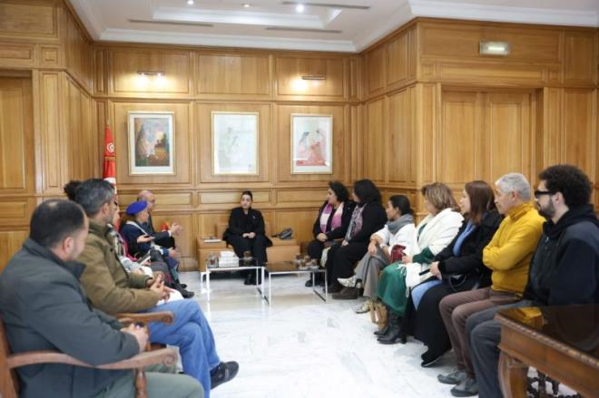 وزيرة الشؤون الثقافية تستقبل فريق مسرحية  "الهاربات" المتوّجة في مهرجان المسرح العربي