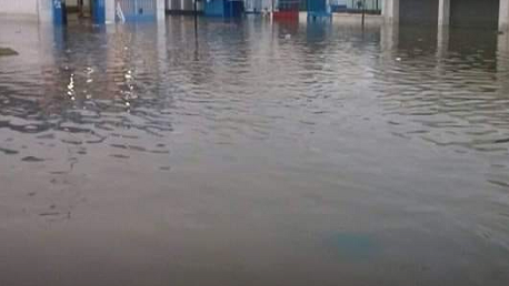 نابل: ارتفاع منسوب المياه بكافة المعتمديات والسلط الجهوية تحث المواطنين على البقاء بمنازلهم والخروج فقط للحالات القصوى