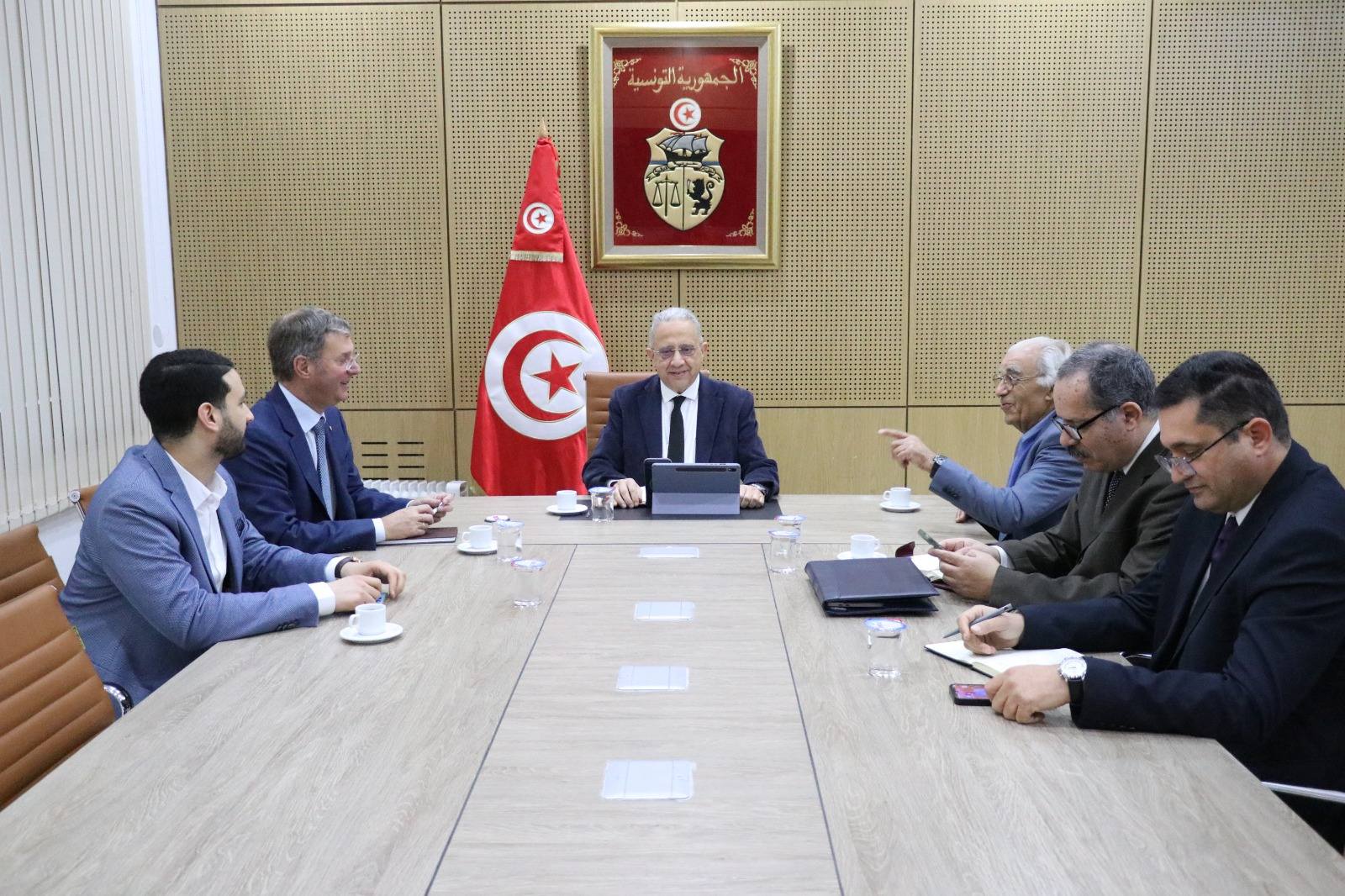 وزارة الصحة: تعزيز التعاون الدولي في مجال طبّ الخطوط الأمامية مع جامعة أكسفورد البريطانية ومؤسّسة بالسرور للأعمال الخيرية