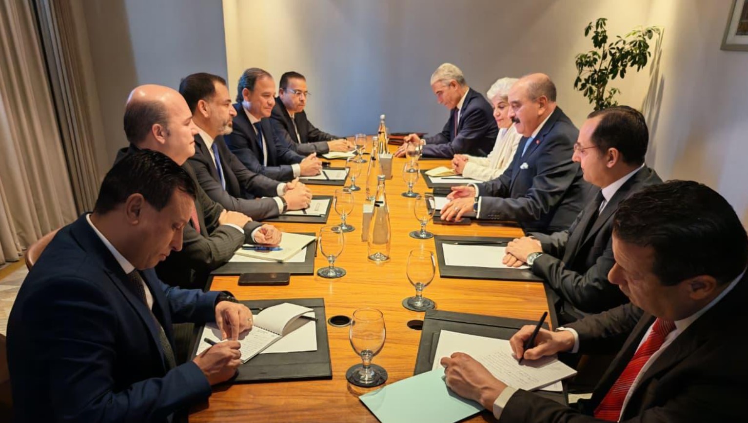 وزير الشؤون الخارجية يبحث مجالات الاستثمار و الشراكة مع ممثلي رجال الأعمال الأردنيين