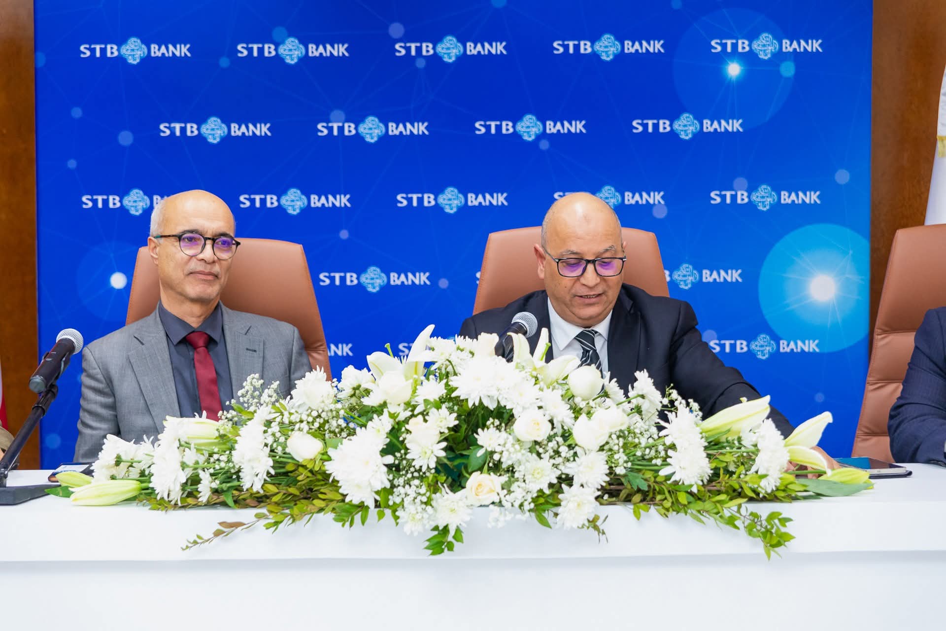 جامعة تونس المنار توقع اتفاقية تعاون في مجال البحث العلمي التطبيقي مع الشركة التونسية للبنك